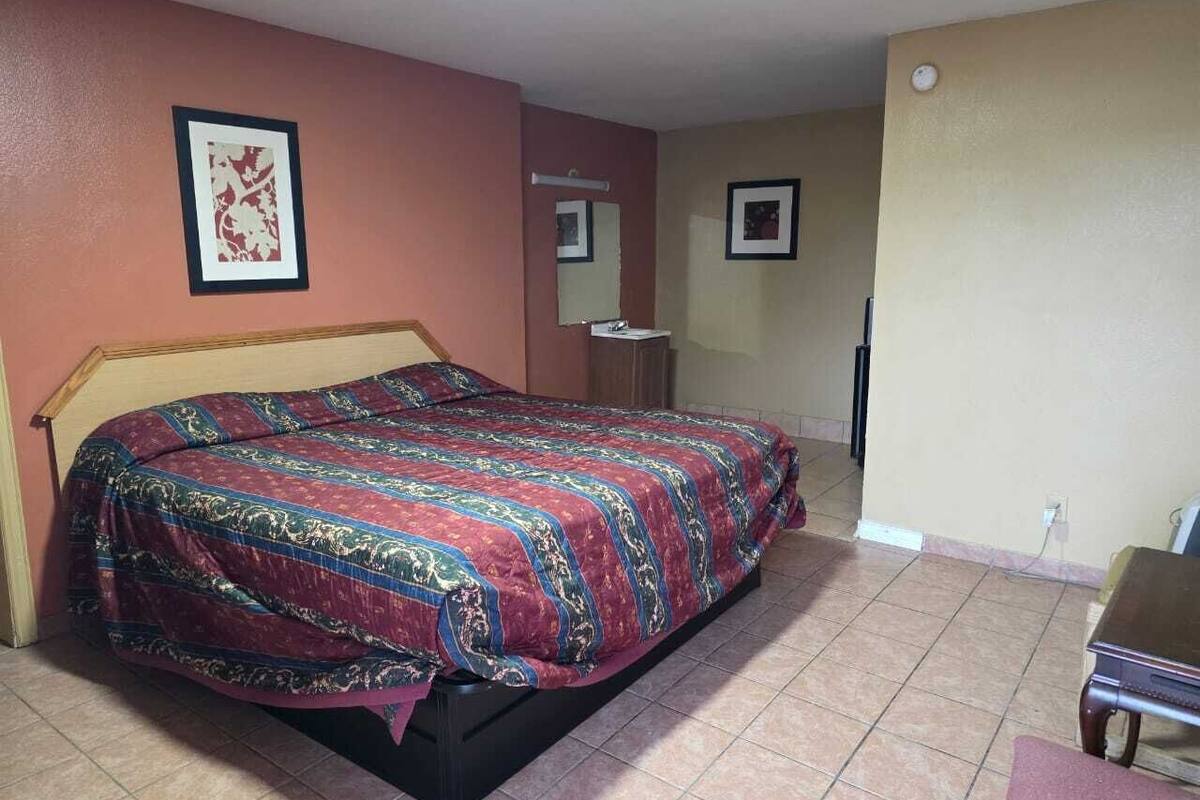 Room, 1 King Bed, Non Smoking