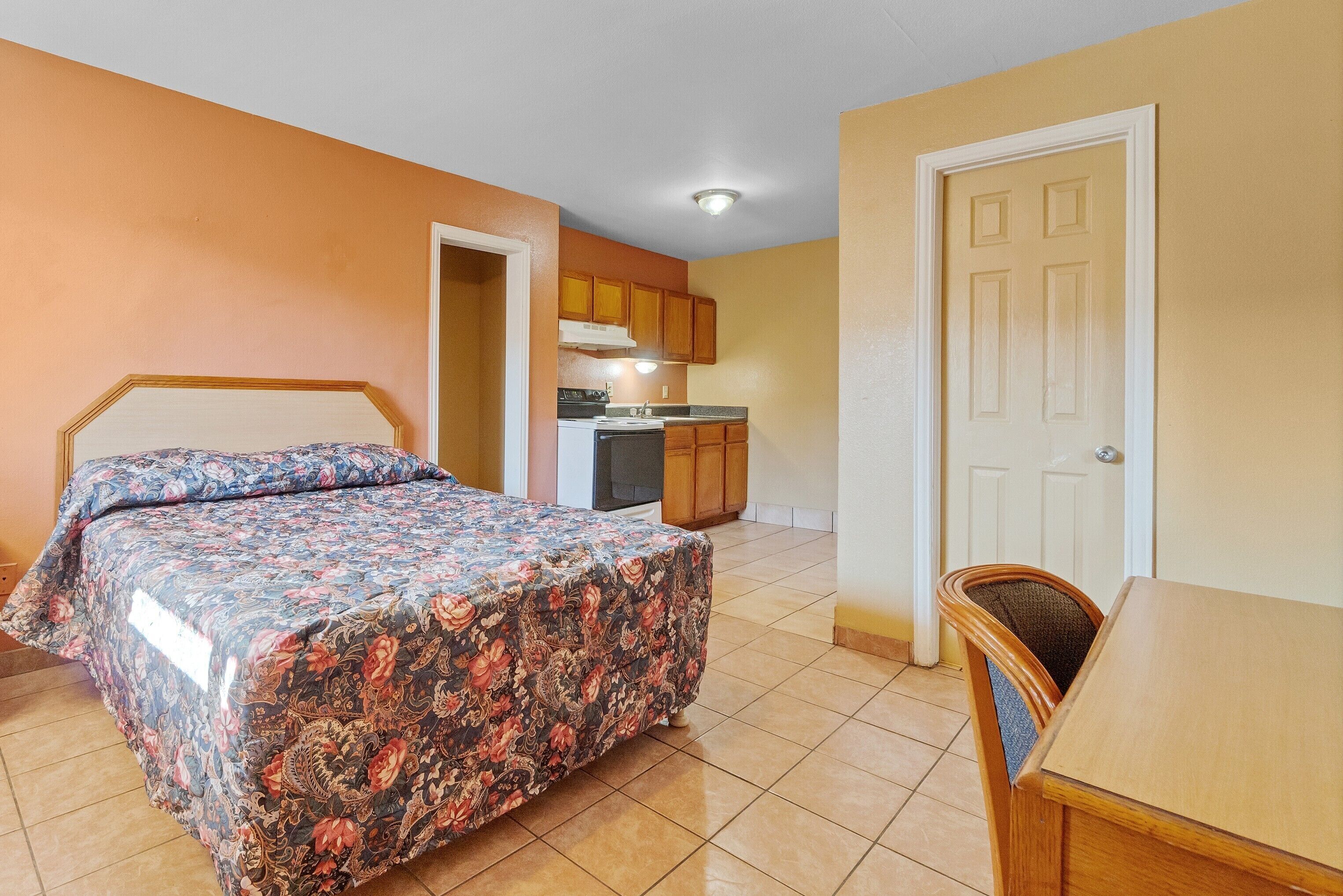 In-room safe, free WiFi, bed sheets