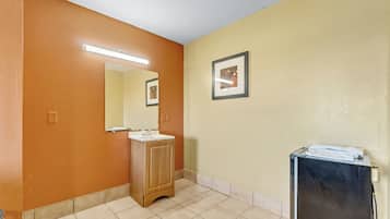 Habitació, 1 llit de matrimoni gran, no fumadors | Caixa forta a l'habitació, wifi gratuïta i roba de llit