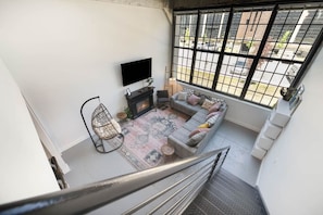 TV, fireplace