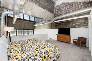 2 bedrooms, desk, iron/ironing board, travel cot