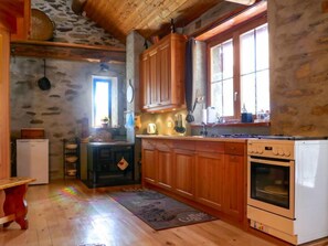 KĂŒhlschrank, Mikrowelle, Ofen, Toaster