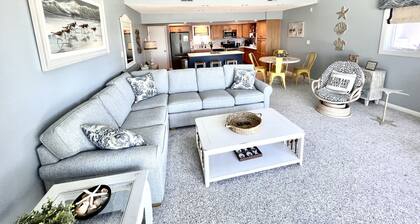 Oceanfront 2 bedroom 2 bath condo, beautifully decorated and maintained