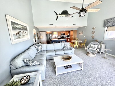 Oceanfront 2 bedroom 2 bath condo, beautifully decorated and maintained