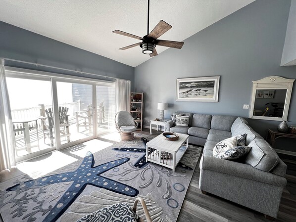 Smart TV, DVD player - Oceanfront 2 bedroom 2 bath condo, beautifully decorated and maintained (Salter Path)