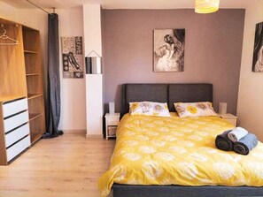 4 chambres, fer et planche à repasser, Wi-Fi, literie fournie