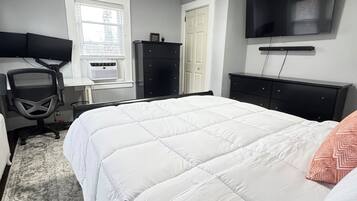 3 bedrooms, desk, iron/ironing board, WiFi