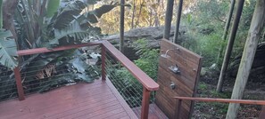 Property grounds - Whale Beach Secluded Self Contained Cottage, Spa and Fire Pit. Pet friendly. (Whale Beach)