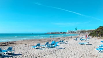 Una spiaggia nelle vicinanze