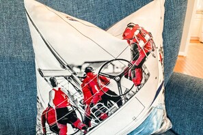 Luokittelematon kuva, 3 kautta 48, painike