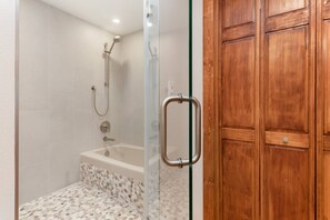 Unclassified image, 5 of 40, button