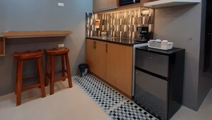 Kaffetrakter/tekoker, kjøleskap, mikrobølgeovn og vannkoker