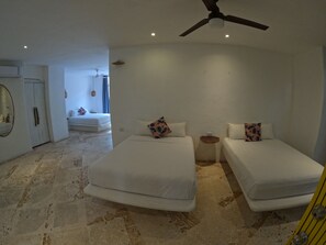 1 chambre, coffre-fort, fer et planche à repasser