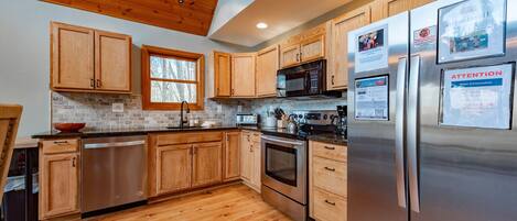 Fridge, oven, stovetop, dishwasher