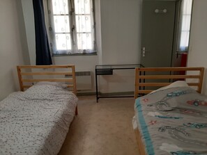 1 chambre, fer et planche à repasser, Wi-Fi gratuit