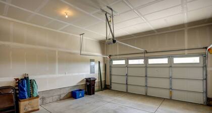 Fantastic Family Friendly Home w/ Moutain View, Huge Fenced yard, Private Backyard and Patio, A/