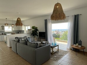 Älytelevisio, stereot, työhuone