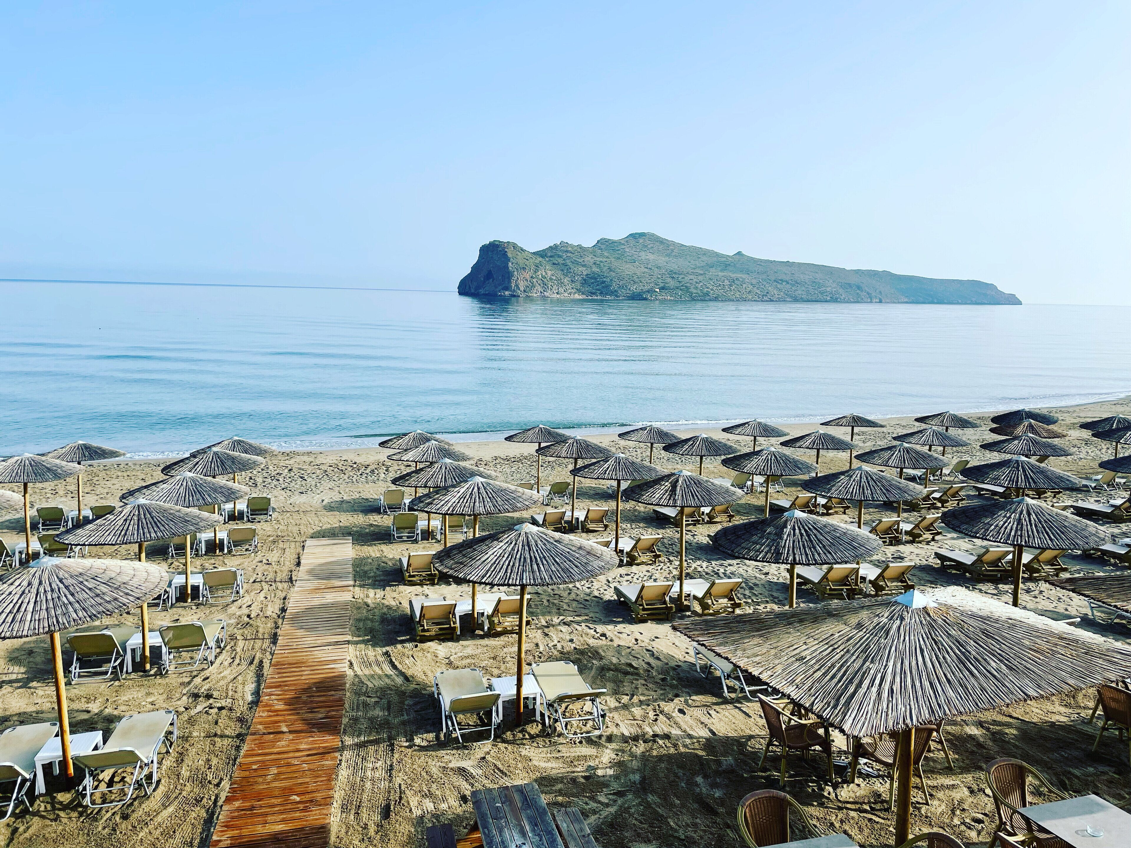 Plage, chaises longues, serviettes de plage