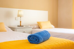 2 Schlafzimmer, Schreibtisch, Bügeleisen/Bügelbrett, kostenloses WLAN