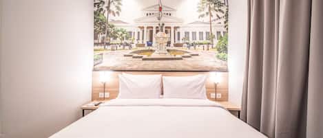 Sunshine Day Room | Desk, free WiFi, bed sheets