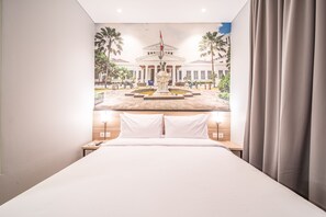 Sunshine Day Room | Desk, free WiFi, bed sheets - All Nite & Day Residence - Kebon Jeruk (Jakarta)