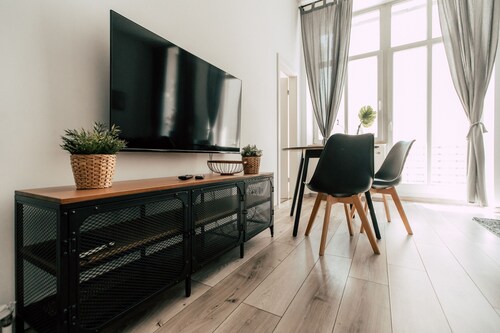 *Industrial* Studio mit Küche und Balkon - Luga Homes - Gewandhaus