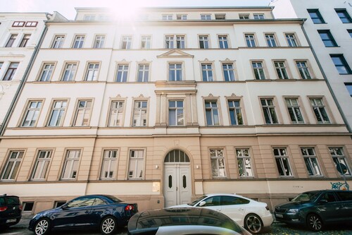 Luga Homes - Gewandhaus - Industrial Studio mit Küche und Balkon