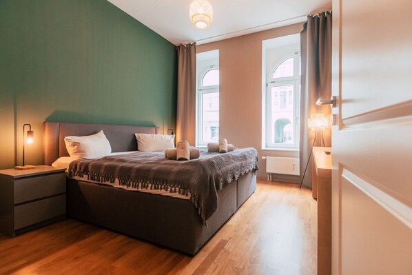 2 bedrooms, travel cot, WiFi, bed sheets