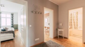 2 slaapkamers, reisbedje, wifi, beddengoed