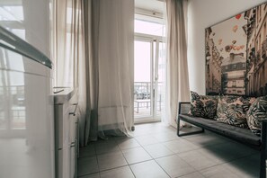 Unclassified image, 2 of 12, button - Cosy 2-zimmer-appartement mit Küche und Balkon - Luga Homes - Zoo (Leipzig)