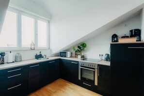 Fridge, microwave, oven, coffee/tea maker