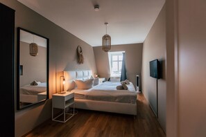 Unclassified image, 5 of 15, button