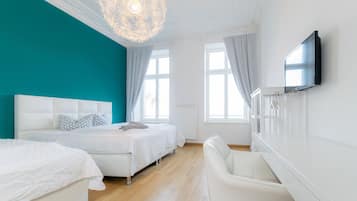 3 bedrooms, desk, travel cot, WiFi