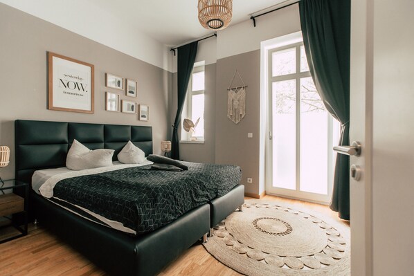 2 habitaciones, escritorio, cuna de viaje y wifi 