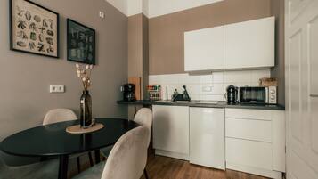 Fridge, microwave, coffee/tea maker, electric kettle