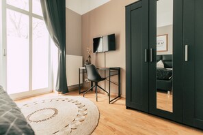 2 habitaciones, escritorio, cuna de viaje y wifi 