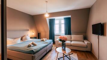 3 bedrooms, travel cot, WiFi, bed sheets