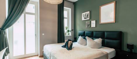 2 bedrooms, desk, travel crib, WiFi