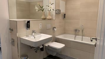 Hårføner, håndklær, såpe og toalettpapir