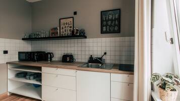 Fridge, microwave, coffee/tea maker, electric kettle