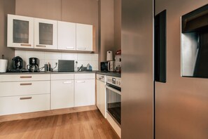 Refrigerador, microondas, horno, lavavajillas