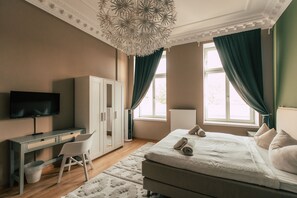 4 sovrum, skrivbord, resesäng och wi-fi