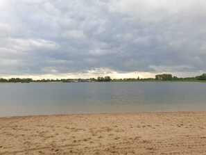 Beach nearby, sun-loungers - Vacation home in the Netherlands (Recreatiepark R. Meren) (Lathum)