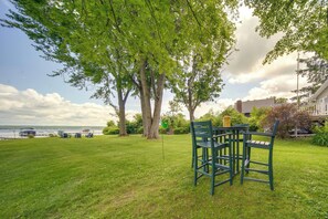 Outdoor dining - Lakefront Mayville Cottage w/ Dock & Grill! (Mayville)