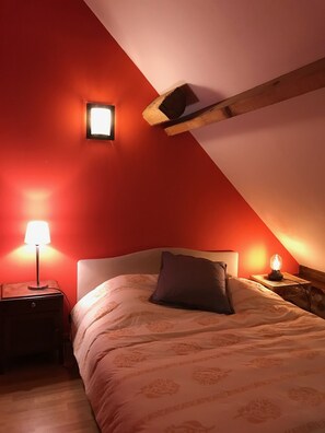 4 sovrum, skrivbord, strykjärn/strykbräda och gratis wi-fi