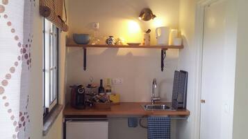 Refrigerador, cafetera/tetera, tetera/pava eléctrica