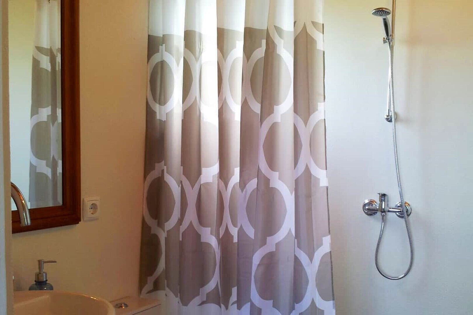 Shower, towels, soap, toilet paper