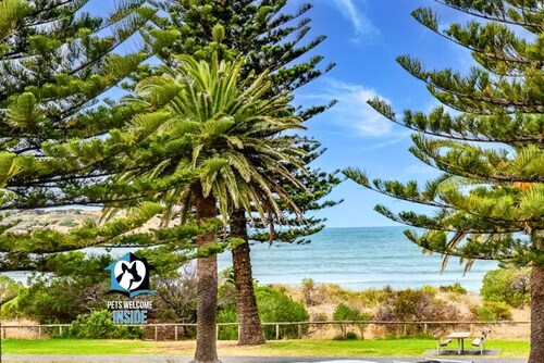 Luxury Ocean Front 3BR Home in Central Victor Harbor