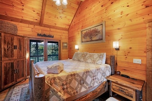 5 bedrooms, desk, iron/ironing board, WiFi