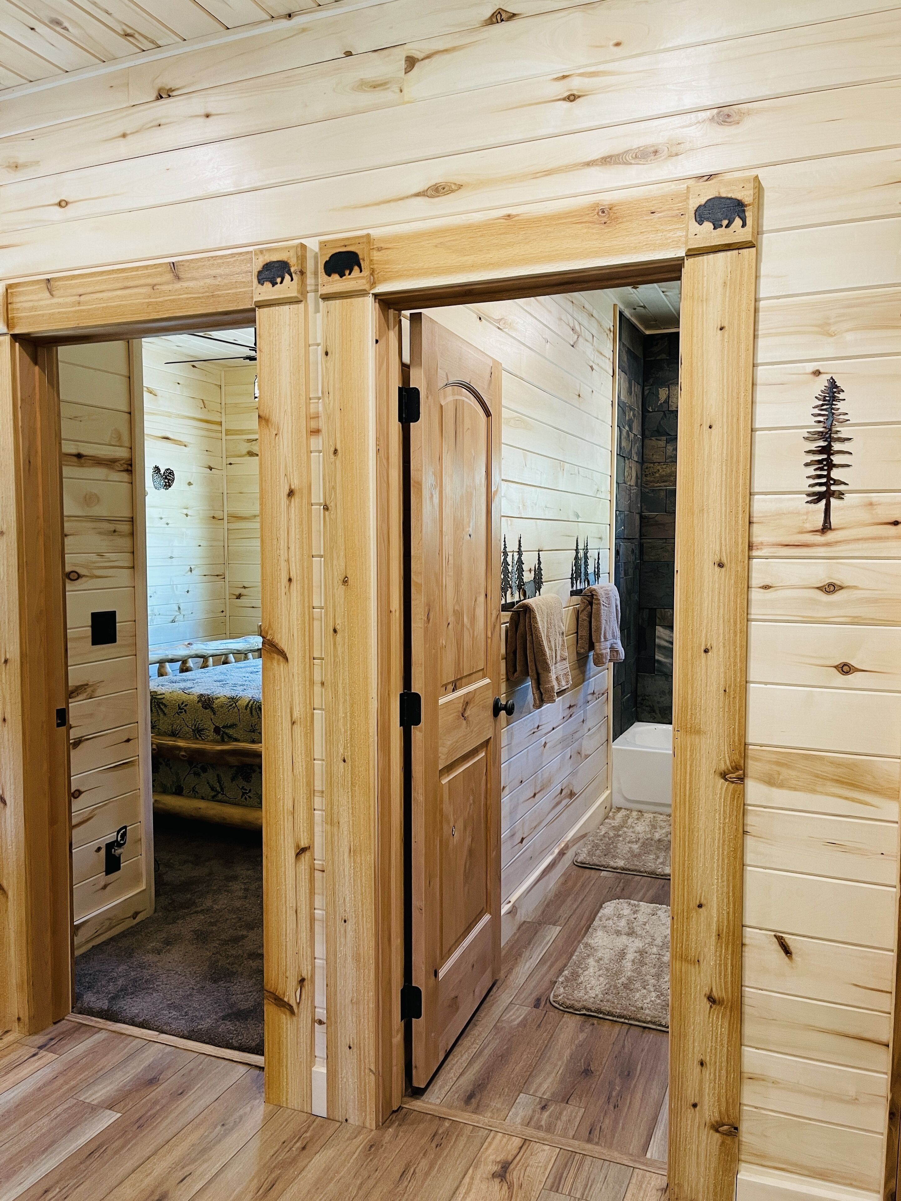 4 makuuhuonetta, silitysrauta/-lauta, ilmainen Wi-Fi, vuodevaatteet